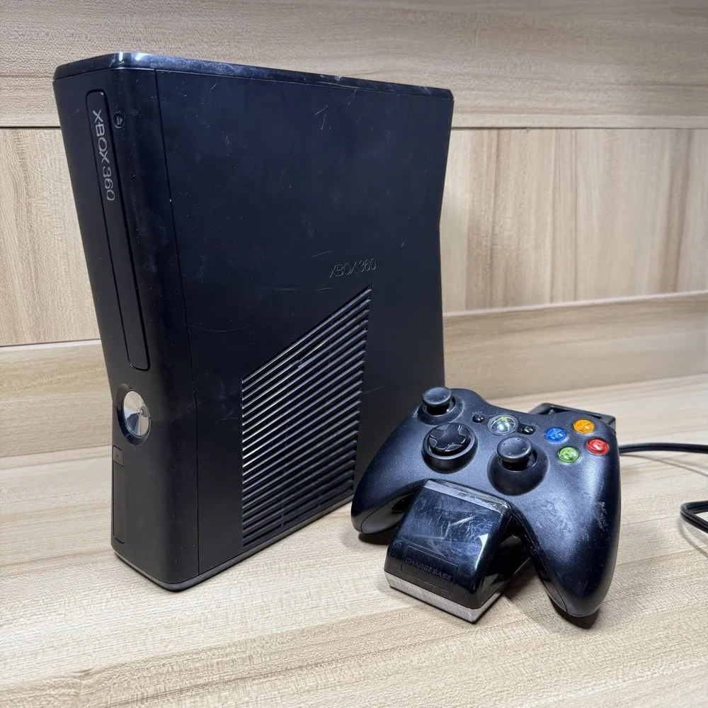 Xbox 360 S 4GB Console, Box, Controller, Dock, Kinect, Cords. Black Tested Works